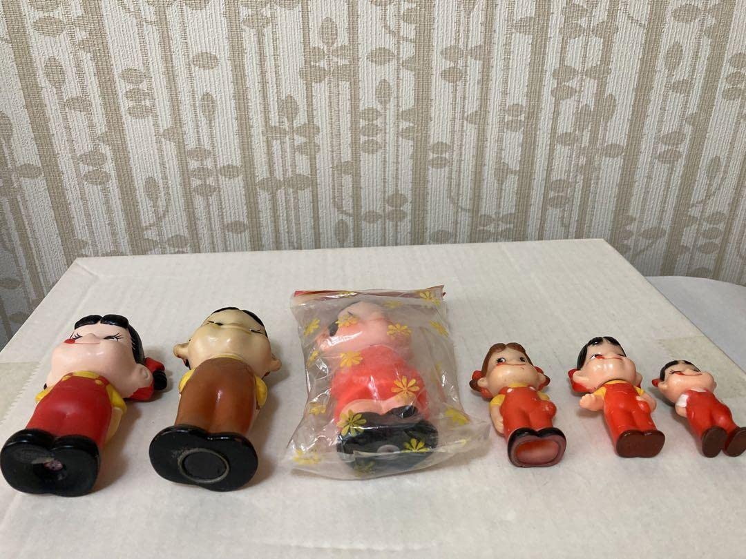 レトロ不二家ペコちゃんソフビ人形セット Amazon.co.jp: レトロ 不二家ペコちゃん 販促ソフビ人形 6体セット